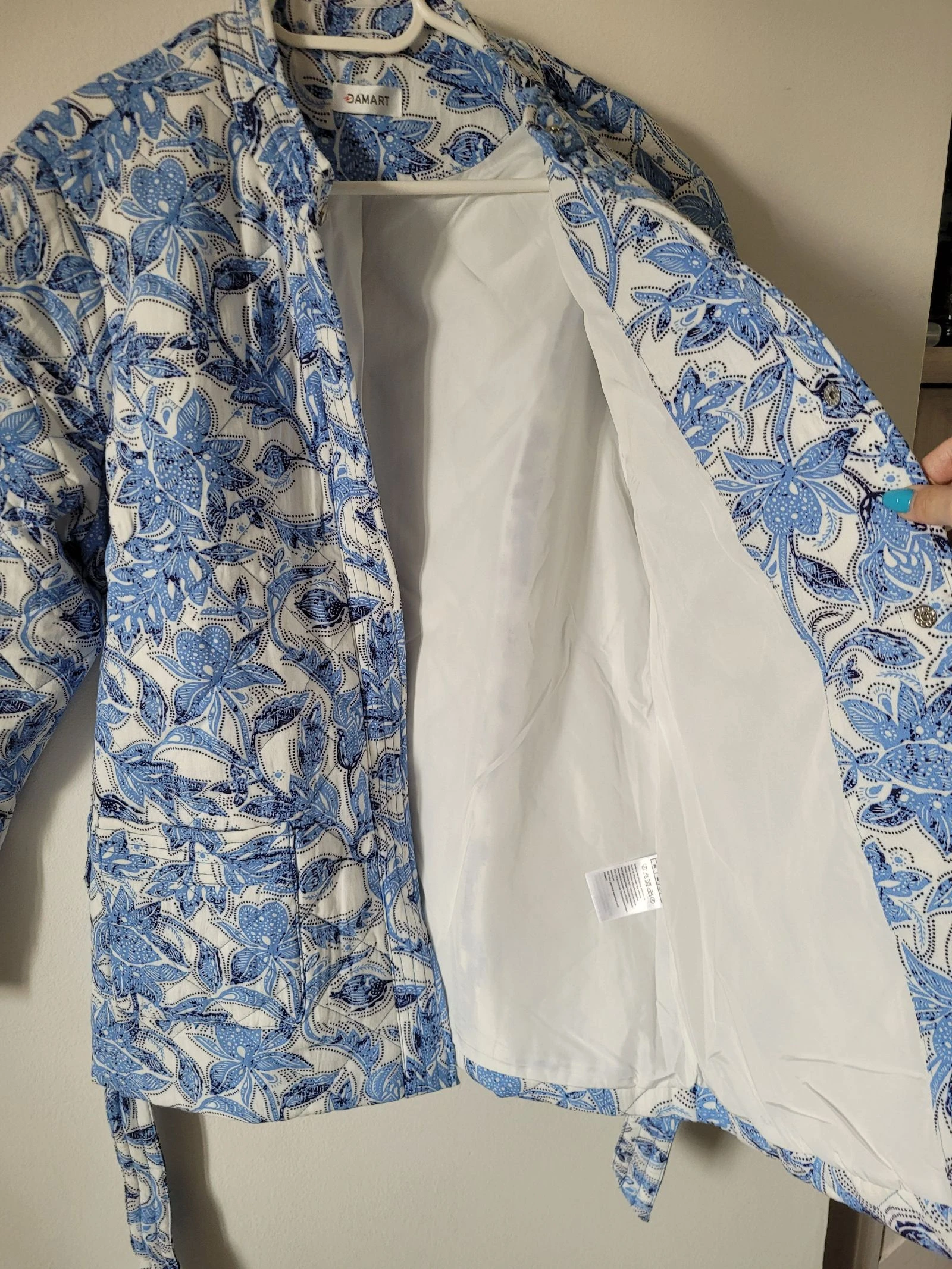 Casaco acolchoado Damart floral azul e branco – Tamanho 44 – Novo sem etiqueta – photo 3